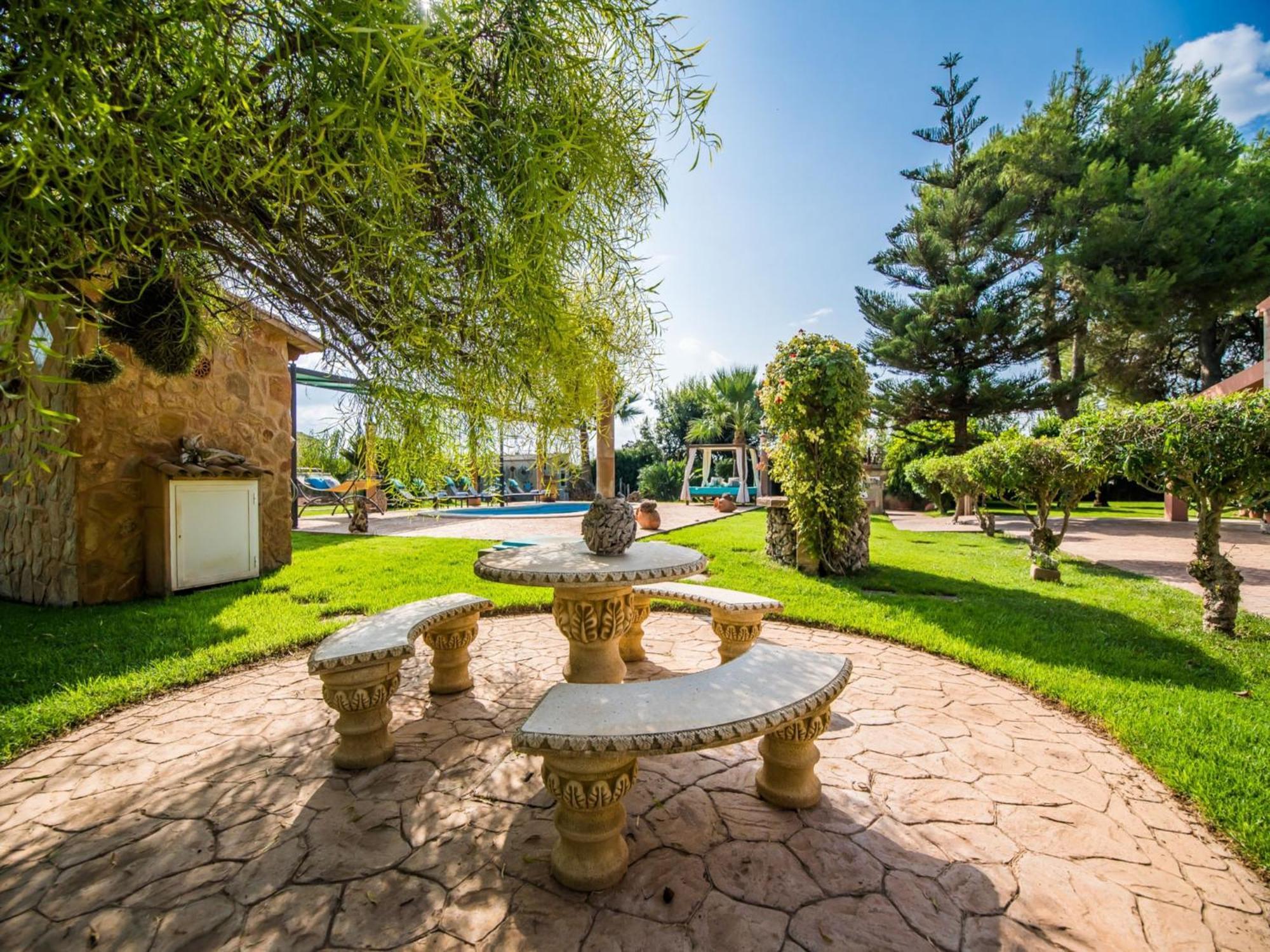 Countryside With Private Pool Ferienhaus